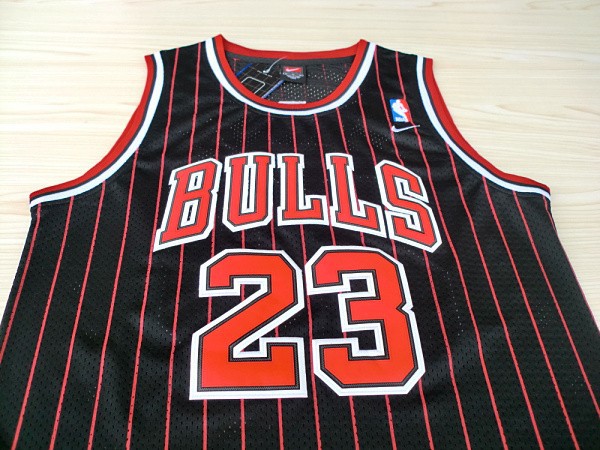 Camiseta retro Jordan #23 Chicago Bulls Negro - Haga un click en la imagen para cerrar
